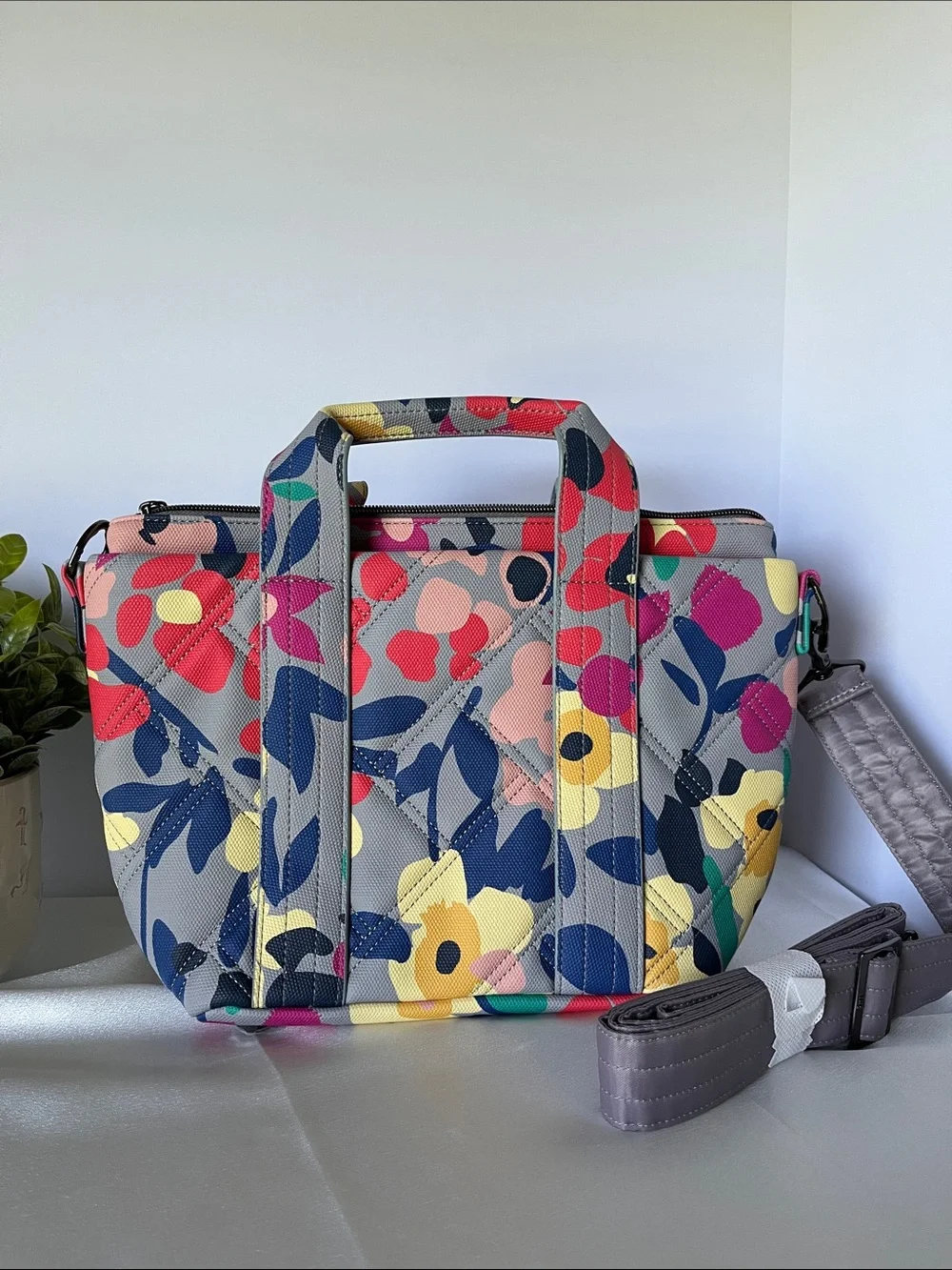 LUG - ** NWOT ** - Dory Matte Luxe VL Crossbody Bag in Wildflower Multi - Picture 2 of 8
